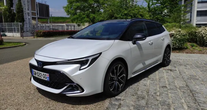 Essai Toyota Tourer: Đánh Giá Toàn Diện Về Độ Thông Thái, Hiệu Suất Và Trải Nghiệm Lái Xe Essai Toyota Tourer: Đánh Giá Toàn Diện Về Độ Thông Thái, Hiệu Suất Và Trải Nghiệm Lái Xe