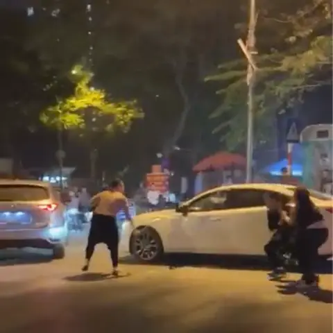 Vụ Việc Con Trai Dùng Gậy Golf Đập Mazda 6: Góc Nhìn Đa Chiều Và Bài Học Cần Rút Ra