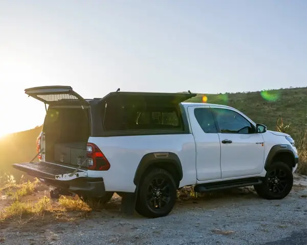 Flakkåpa Toyota Hilux: Bí Quyết Nâng Cấp Xe Tải Mạnh Mẽ Cho Mọi Hành Trình