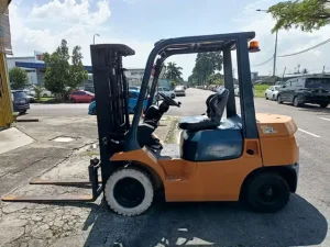 Forklift Toyota 7fd25 – Giải Pháp Vận Chuyển Vật Tải Hiệu Quả Cho Doanh Nghiệp Hiện Đại