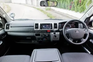 Hiace Toyota Inside: Khám Phá Nội Thất Và Tính Năng Hiện Đại Của Dòng Xe Đa Dụng