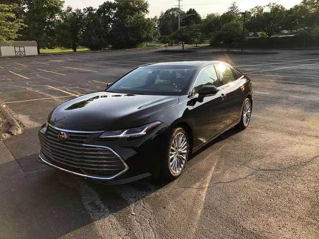 High End Toyota: Đánh Giá Các Mẫu Xe Hạng Sang
