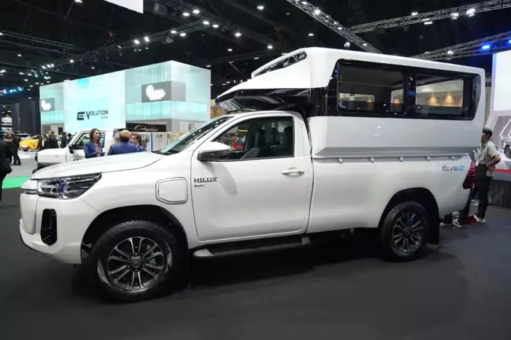 Hilux Đâm Mazda Bỏ Chạy: Sự Thật Về Vụ Tai Nạn, Hậu Quả Pháp Lý Và Lời Khuyên Bảo Vệ Bản Thân