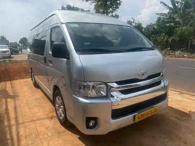 Xe Toyota Van Màu Bạc – Sự Lựa Chọn Hoàn Hảo Cho Doanh Nghiệp Và Gia Đình