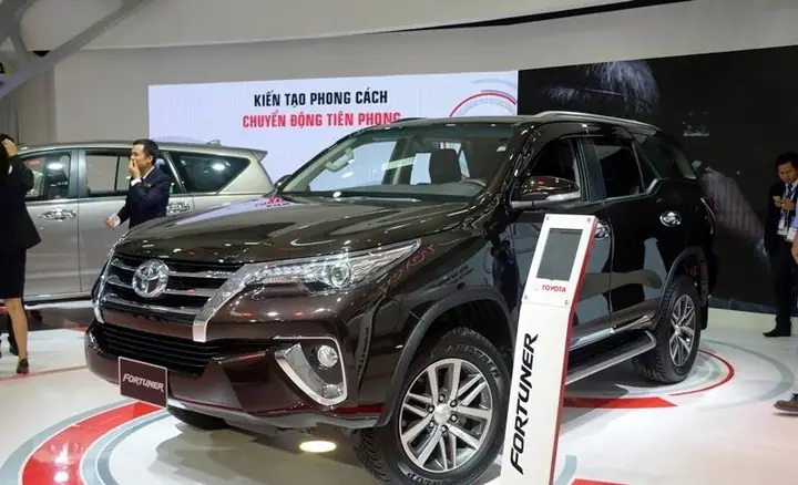 Toyota Fortuner 2017: Mày Đầu Định Cao - Từ Thiết Kế Đến Công Nghệ Chiếu Sáng Toyota Fortuner 2017: Mày Đầu Định Cao - Từ Thiết Kế Đến Công Nghệ Chiếu Sáng