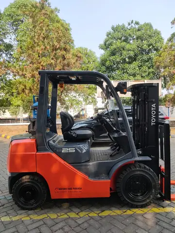 Jual Forklift Toyota: Lựa Chọn Hoàn Hảo Cho Doanh Nghiệp Của Bạn Jual Forklift Toyota: Lựa Chọn Hoàn Hảo Cho Doanh Nghiệp Của Bạn