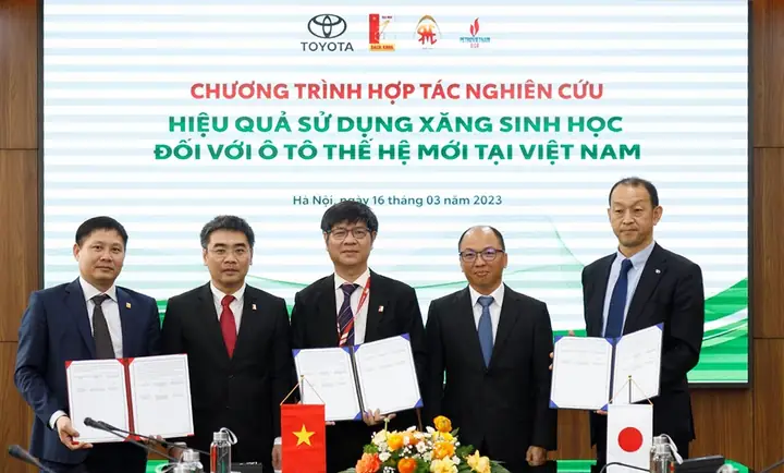 Lãnh Đạo Toyota: Hành Trình Đột Phá Và Bài Học Lãnh Đạo Thực Tế