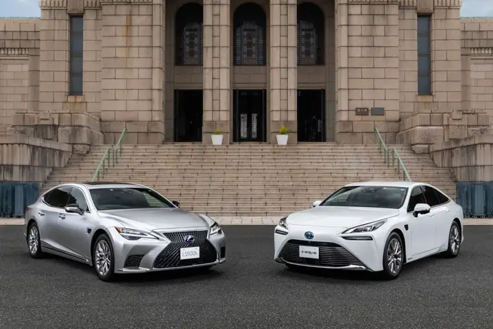 Lexus Và Toyota: Hai Thế Giới, Một Gia Đình – So Sánh Đầy Đủ Giữa Hai Thương Hiệu Ô Tô Hàng Đầu