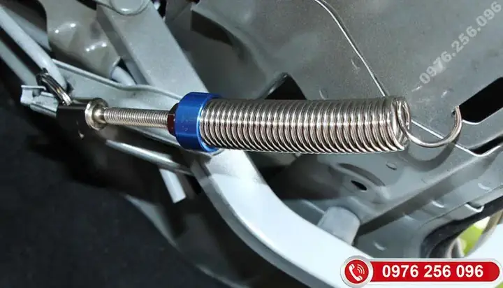 Lò Xo Mở Cốp Tự Động Xe Mazda 2: Nâng Cấp Tiện Nghi Và An Toàn