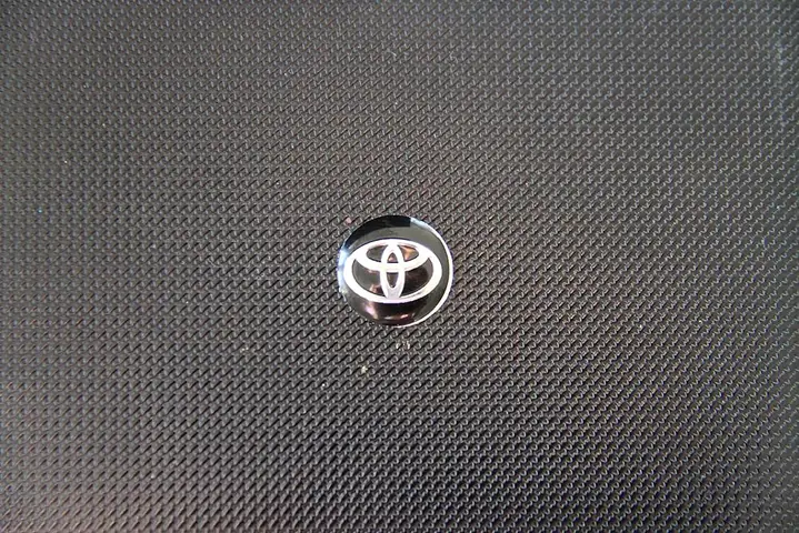 Logo Toyota 14mm: Thiết Kế, Ứng Dụng Và Những Điều Cần Biết Khi Lựa Chọn