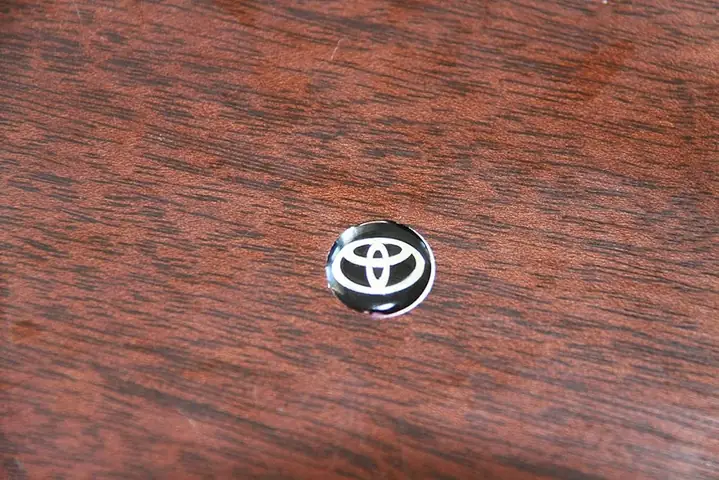Logo Toyota 14mm: Thiết Kế, Ứng Dụng Và Những Điều Cần Biết Khi Lựa Chọn