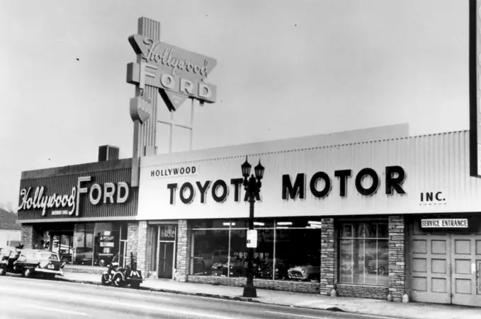 Logo Toyota Ta: Lịch Sử, Ý Nghĩa Và Ứng Dụng Trong Thị Trường Ô Tô Hiện Đại Logo Toyota Ta: Lịch Sử, Ý Nghĩa Và Ứng Dụng Trong Thị Trường Ô Tô Hiện Đại