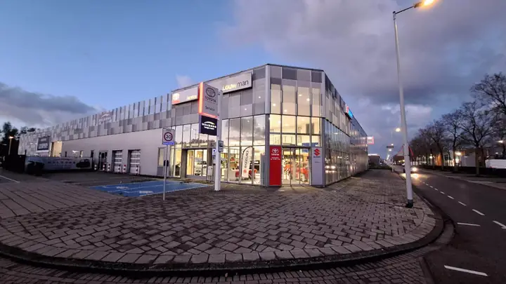 Louwman Toyota – Tổng Quan Về Showroom Và Dịch Vụ Tại Hà Lan