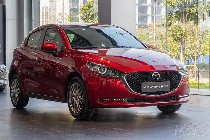 Mazda 2: Bản Tiêu Chuẩn Hay Đặc Biệt – Lựa Chọn Nào Phù Hợp Với Bạn?