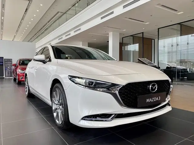 Mazda 3 1.5 Sedan: Cảm Biến Hỗ Trợ Lái Xe – Tính Năng Cần Thiết Hay Tùy Chọn?