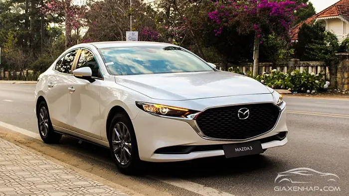 Mazda 3 1.5 Sedan: Cảm Biến Hỗ Trợ Lái Xe – Tính Năng Cần Thiết Hay Tùy Chọn?