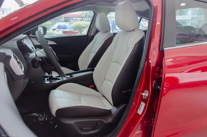 Mazda 3 1.5 Sedan: Nâng Cấp Ghế Chỉnh Điện – Sự Thoải Mái Tối Ưu Cho Người Lái