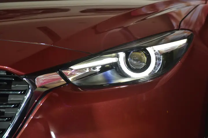 Mazda 3 Hb 1.5l Machine Grey: Phân Tích Chi Tiết Màu Sơn Và Những Điều Bạn Cần Biết