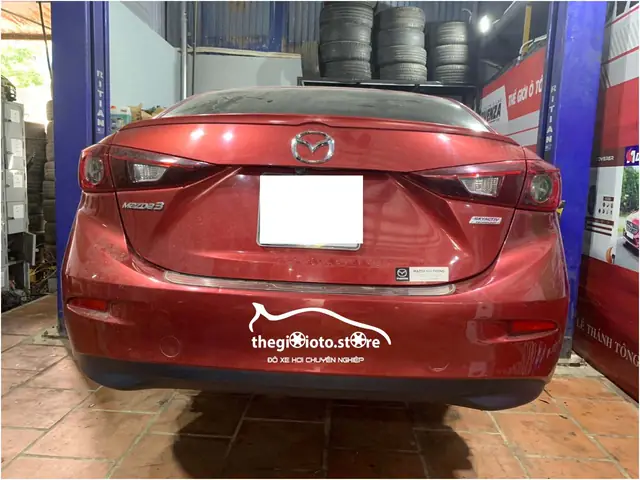 Mazda 3 Lip Sau Kiểu Mec Màu Đỏ: Nâng Cấp Diện Mạo Đầy Cá Tính
