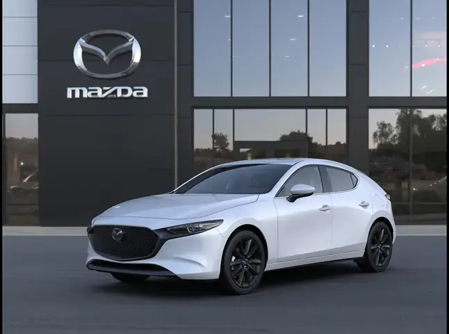 Mazda 3 Màu Trắng: Khám Phá Sự Khác Biệt Giữa Trắng Thông Thường Và Trắng Snowflake