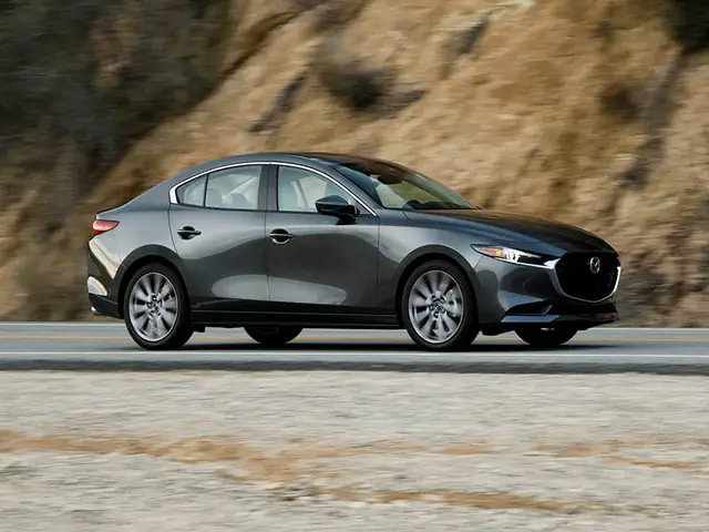 Mazda 3 Sedan: Số Sàn Hay Tự Động – Lựa Chọn Nào Dành Cho Bạn?