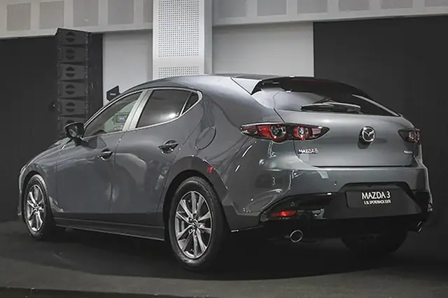 Mazda 3 So Sánh Màu Xám Và Màu Bạc: Đâu Là Lựa Chọn Tinh Tế Cho Bạn?