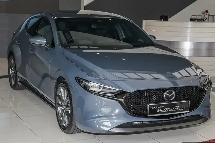 Mazda 3 So Sánh Màu Xám Và Màu Bạc: Đâu Là Lựa Chọn Tinh Tế Cho Bạn?