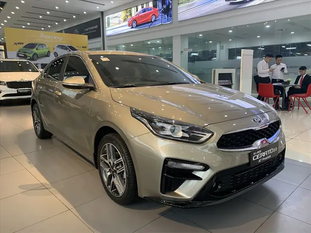Mazda Hay Elantra: Xe Nào Mất Giá Nhanh Hơn? Phân Tích Chuyên Sâu