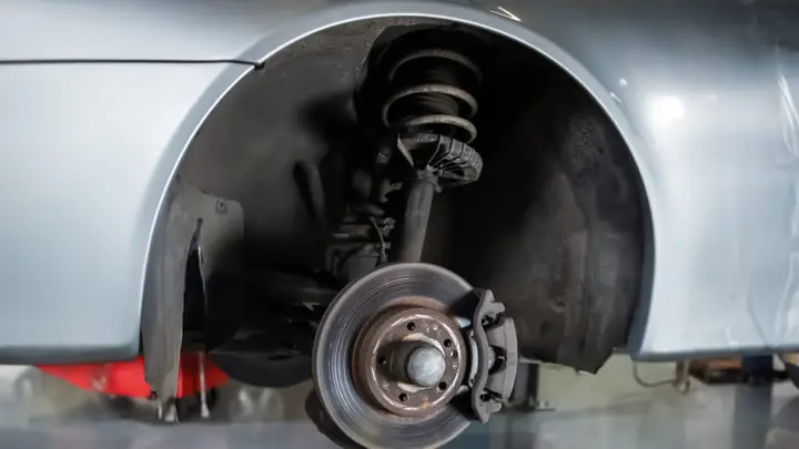 Kiểm Tra Và Thay Thế Mazda Shocks & Struts: Hướng Dẫn Chi Tiết Từ A-z