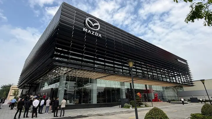 Mazda Tại Thị Trường Anh Những Năm Đầu: Hành Trình Định Vị Thương Hiệu
