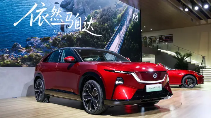 Mazda Tại Thị Trường Anh Những Năm Đầu: Hành Trình Định Vị Thương Hiệu