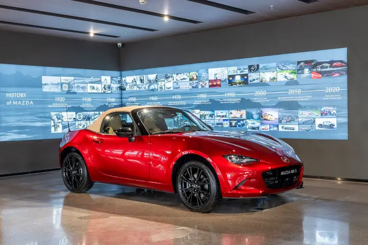 Mazda Tại Thị Trường Anh: Khởi Đầu Đầy Biến Động Của Thương Hiệu Nhật Bản Những Năm Đầu