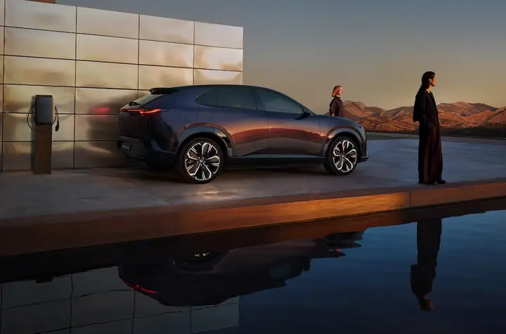 Mazda Thay Đồ Trong Hãng Hay Ngoài: Đâu Là Lựa Chọn Tối Ưu Cho Xe Của Bạn?