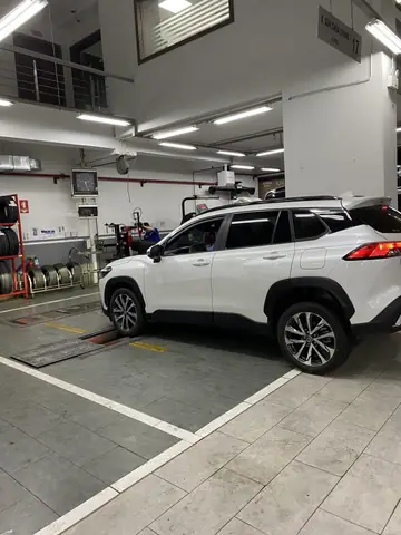 Mazda Thay Đồ Trong Hãng Hay Ngoài: Đâu Là Lựa Chọn Tối Ưu Cho Xe Của Bạn?