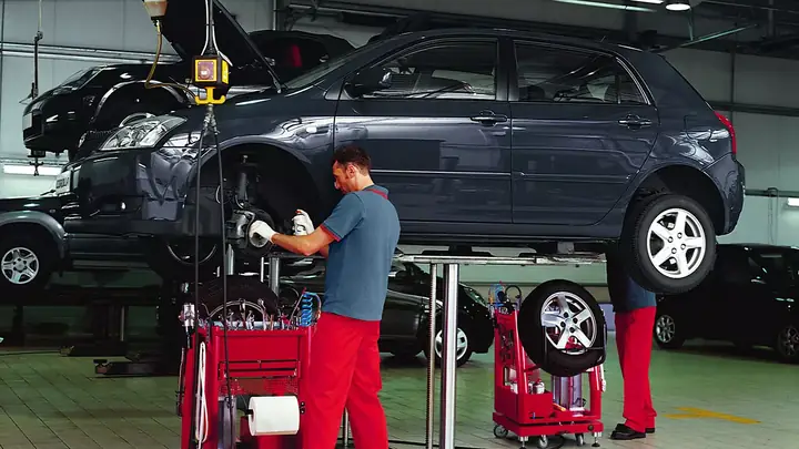 Megbízható Toyota Szerelő: Hogyan Válasszuk Ki A Legjobbat, És Mire Számíthatunk A Szervizben? Megbízható Toyota Szerelő: Hogyan Válasszuk Ki A Legjobbat, És Mire Számíthatunk A Szervizben?