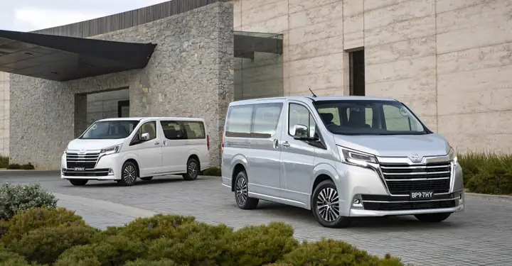 Mercedes-benz Và Toyota: Hai Gã Khổng Lồ Ô Tô Đối Đầu Trong Thị Trường Toàn Cầu