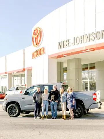 Mike Johnson Và Toyota: Hành Trình Đổi Mới Trong Ngành Ô Tô Mike Johnson Và Toyota: Hành Trình Đổi Mới Trong Ngành Ô Tô