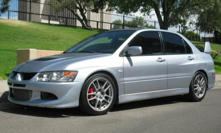 Lancer Gala Hay Mazda 6 Cũ: So Sánh Chi Tiết, Đâu Là Lựa Chọn Tối Ưu Cho Bạn?