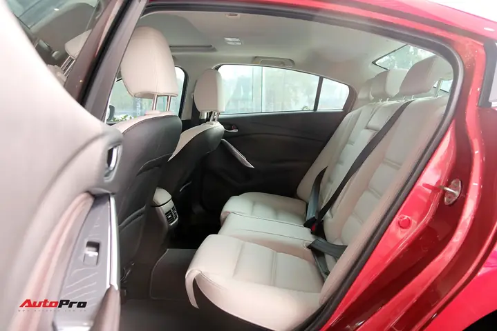 Nội Thất Bên Trong Xe Mazda Màu Trắng: Sang Trọng, Hiện Đại Và Hợp Xu Hướng