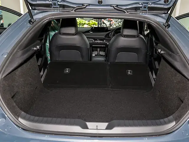 Nội Thất Mazda 3: Ghế Sau Có Gập Gọn Không Và Những Điều Bạn Cần Biết