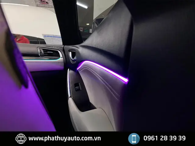 Khám Phá Nội Thất Mazda 6 Màu Đen: Nâng Tầm Trải Nghiệm Sang Trọng Dưới Ánh Đèn Đêm