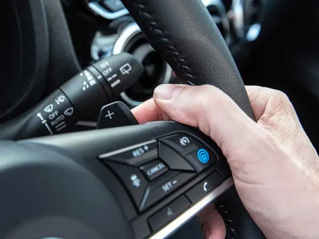 Ốp Lẫy Chuyển Số Trên Vô Lăng Mazda 3: Nâng Cấp Trải Nghiệm Lái Xe Và Tăng Tính Thẩm Mỹ
