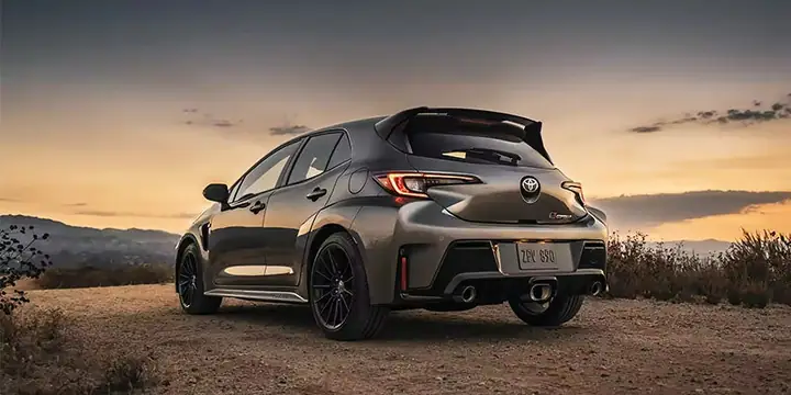 Performance Toyota: Đánh Giá Toàn Diện Về Động Cơ, Công Nghệ Và Trải Nghiệm Lái Xe