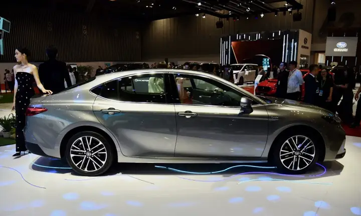 Silver Toyota Camry: Tổng Quan Chi Tiết Về Mẫu Xe Sedan Sang Trọng Silver Toyota Camry: Tổng Quan Chi Tiết Về Mẫu Xe Sedan Sang Trọng