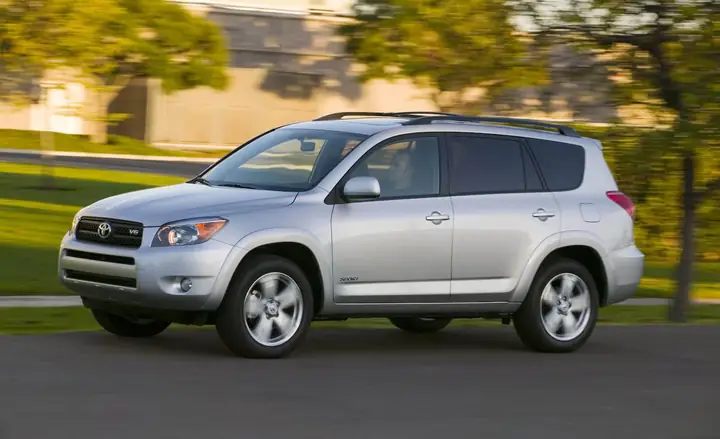 Silver Toyota Rav4 – Tổng Quan Chi Tiết Về Phiên Bản Màu Bạc
