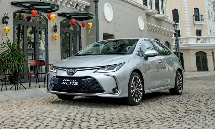 So Sánh Toyota Altis 1.8e Mt Và Mazda 3: Lựa Chọn Nào Phù Hợp Với Bạn?