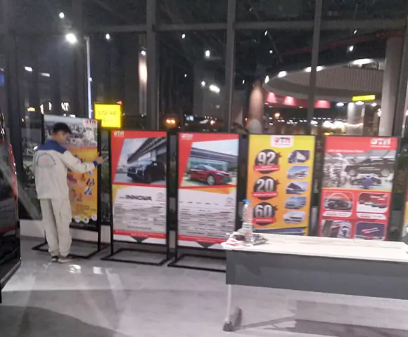 Standee Toyota: Hướng Dẫn Toàn Diện Về Đèn Quảng Cáo Dán Tường Cho Doanh Nghiệp