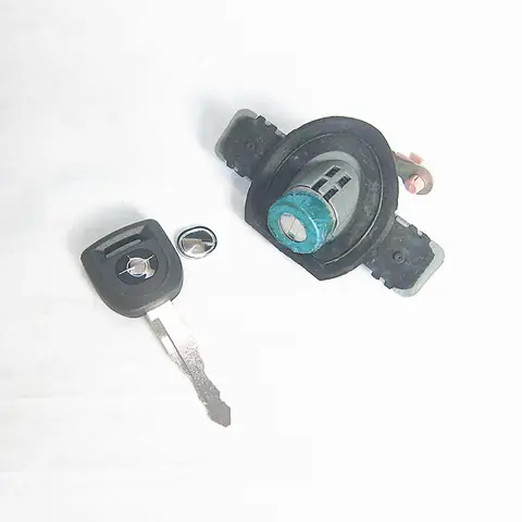 Hướng Dẫn Chi Tiết Cách Sửa Ổ Khóa Khởi Động Xe Mazda 323 Khi Gặp Sự Cố