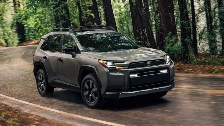 Suv Toyota Rav4 – Tất Cả Những Thông Tin Cần Biết Cho Người Mua Thông Minh
