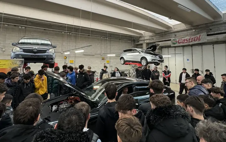T Ép Toyota – Hướng Dẫn Toàn Diện Về Các Loại T Ép, Chức Năng Và Cách Lựa Chọn T Ép Toyota – Hướng Dẫn Toàn Diện Về Các Loại T Ép, Chức Năng Và Cách Lựa Chọn